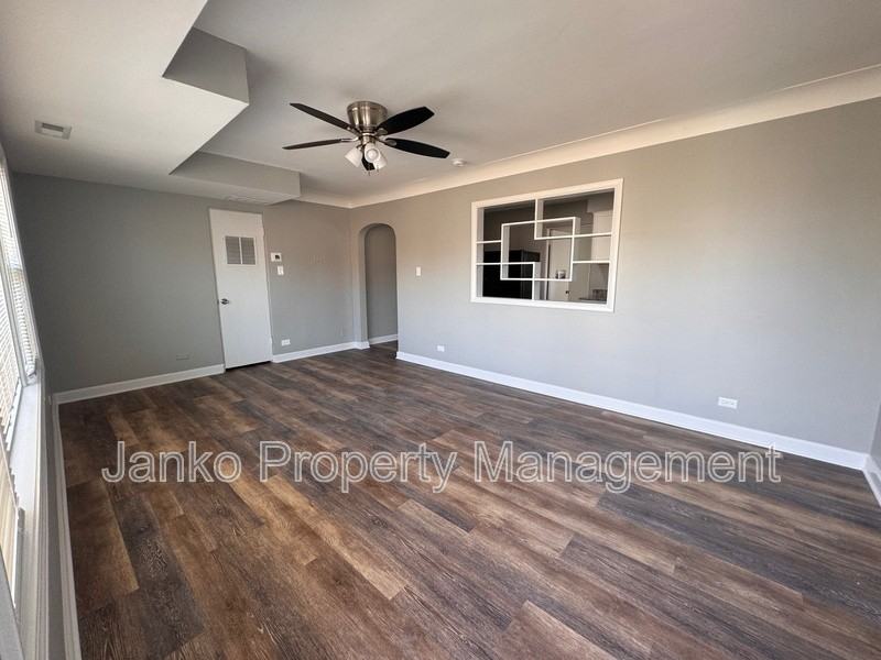 2237 Vermont St #2W - Photo 5 of 8