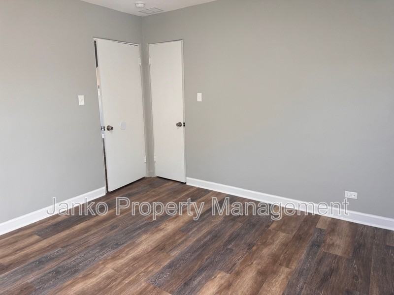 2237 Vermont St #2W - Photo 6 of 8