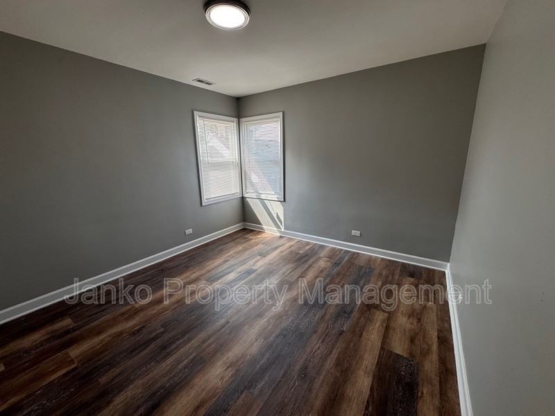 2237 Vermont St #2W - Photo 7 of 8