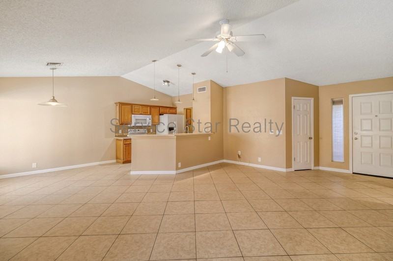 10415 N 63rd Dr - Photo 4 of 19