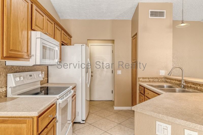 10415 N 63rd Dr - Photo 5 of 19