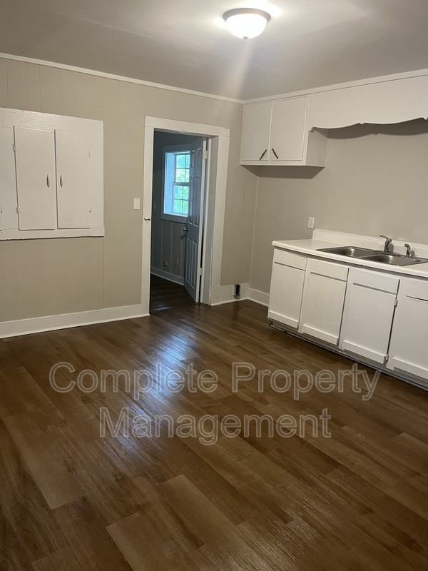 3445 Ellis Ave Sw - Photo 3 of 11