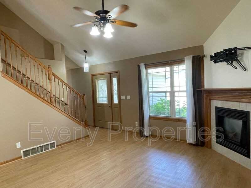 111 Silver Fox Dr N - Photo 2 of 20