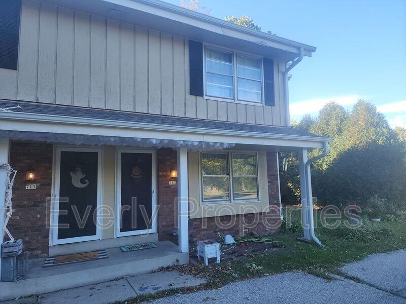 713 Mansfield Cir - Photo 2 of 16