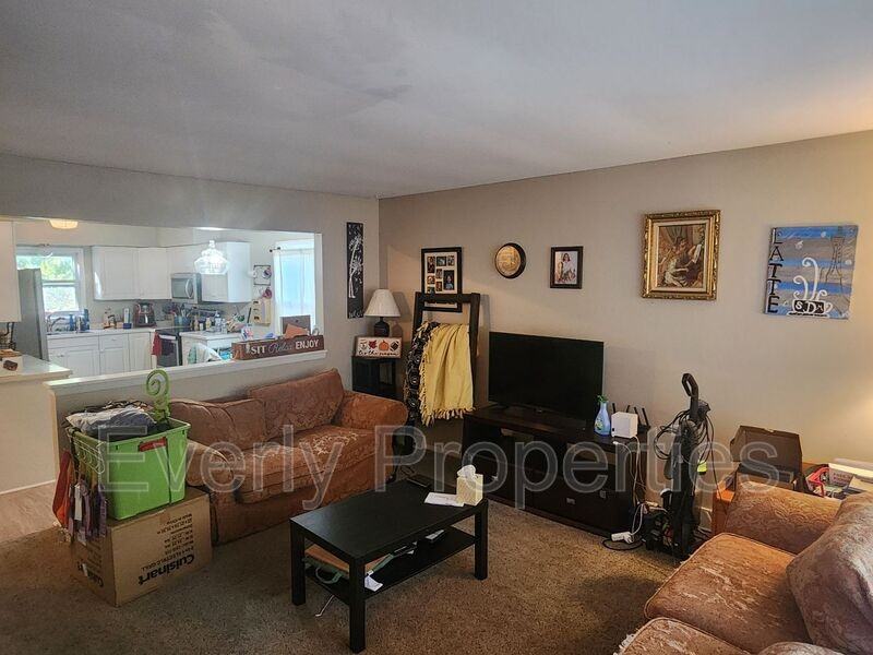 713 Mansfield Cir - Photo 3 of 16