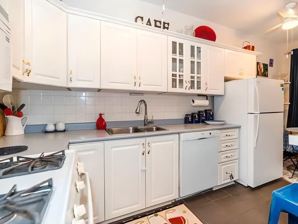 182 Seaton Street - Photo 3 of 10