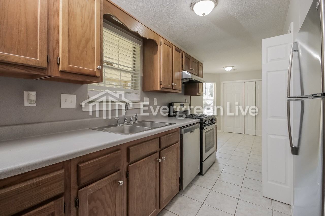 7064 Stoneridge Dr - Photo 2 of 19