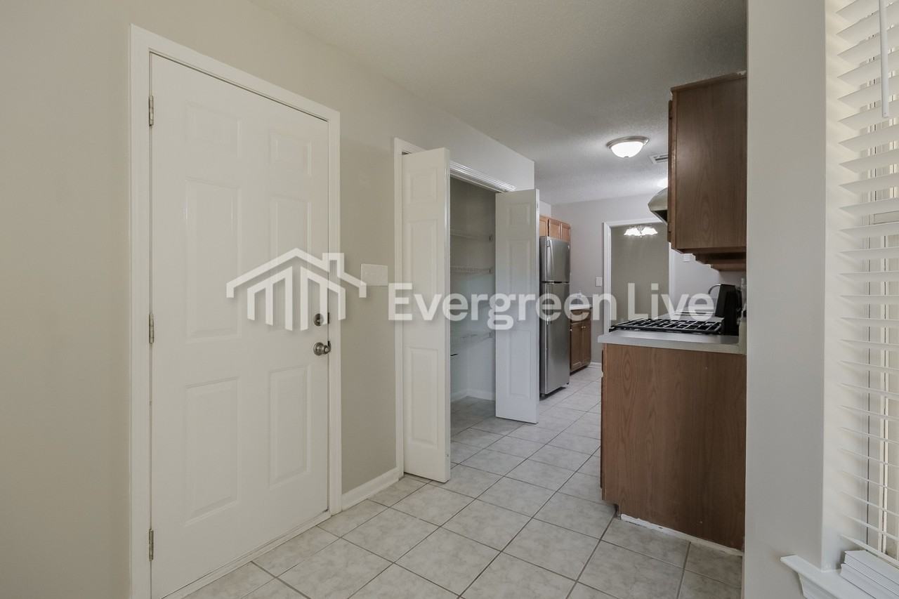 7064 Stoneridge Dr - Photo 4 of 19