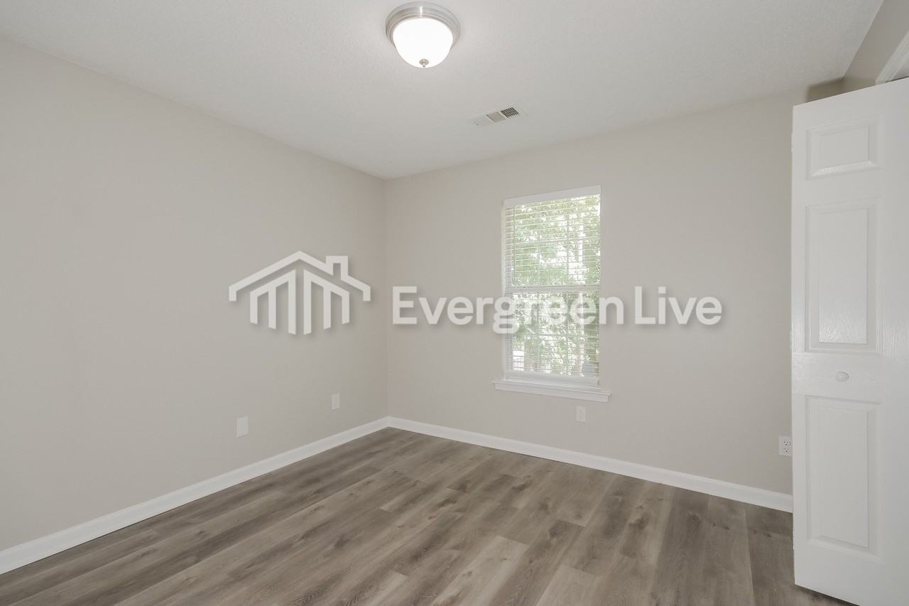 7064 Stoneridge Dr - Photo 7 of 19