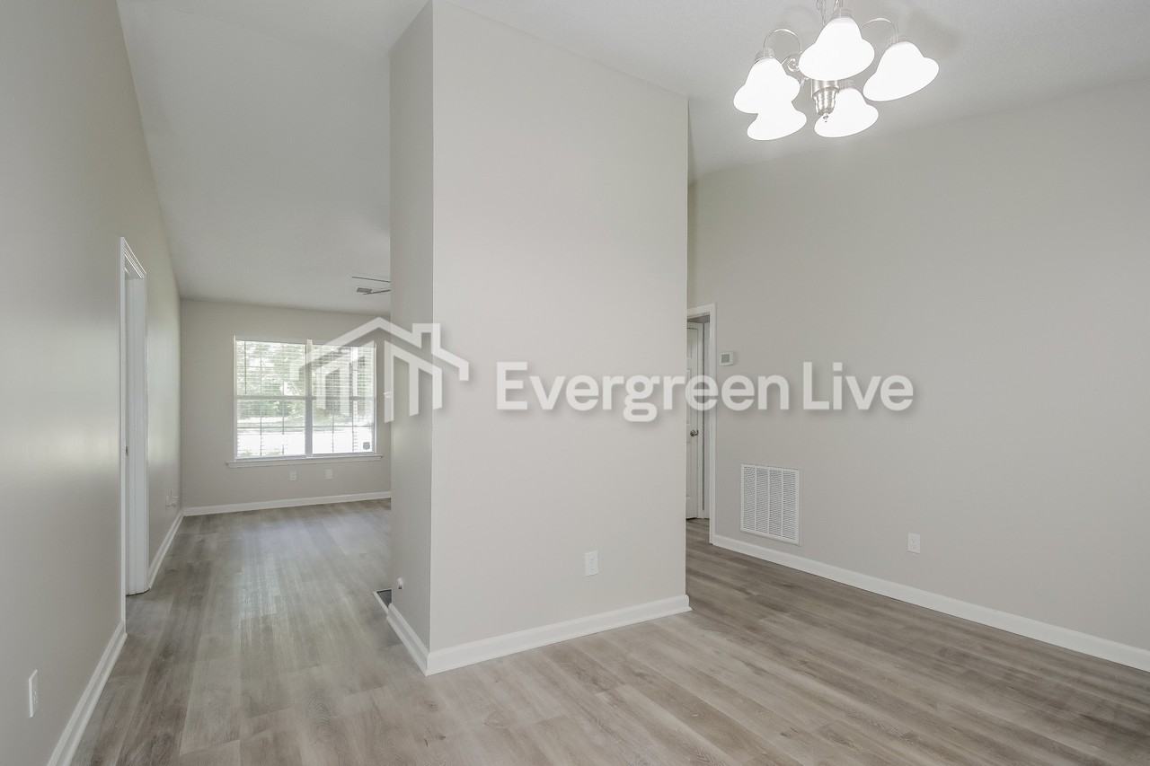 7064 Stoneridge Dr - Photo 3 of 19