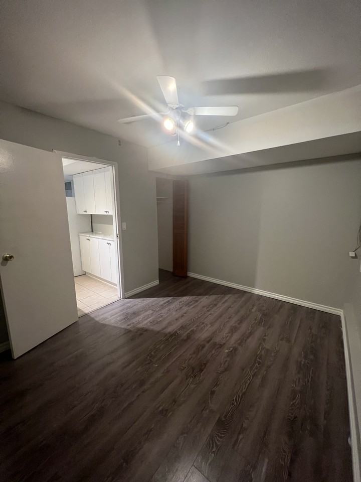 4994 59A Street - Photo 2 of 6