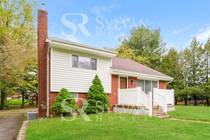 4676 Stewart Ct - Photo 2 of 17