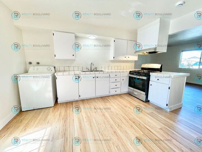 3570 Neil Rd - Photo 2 of 19