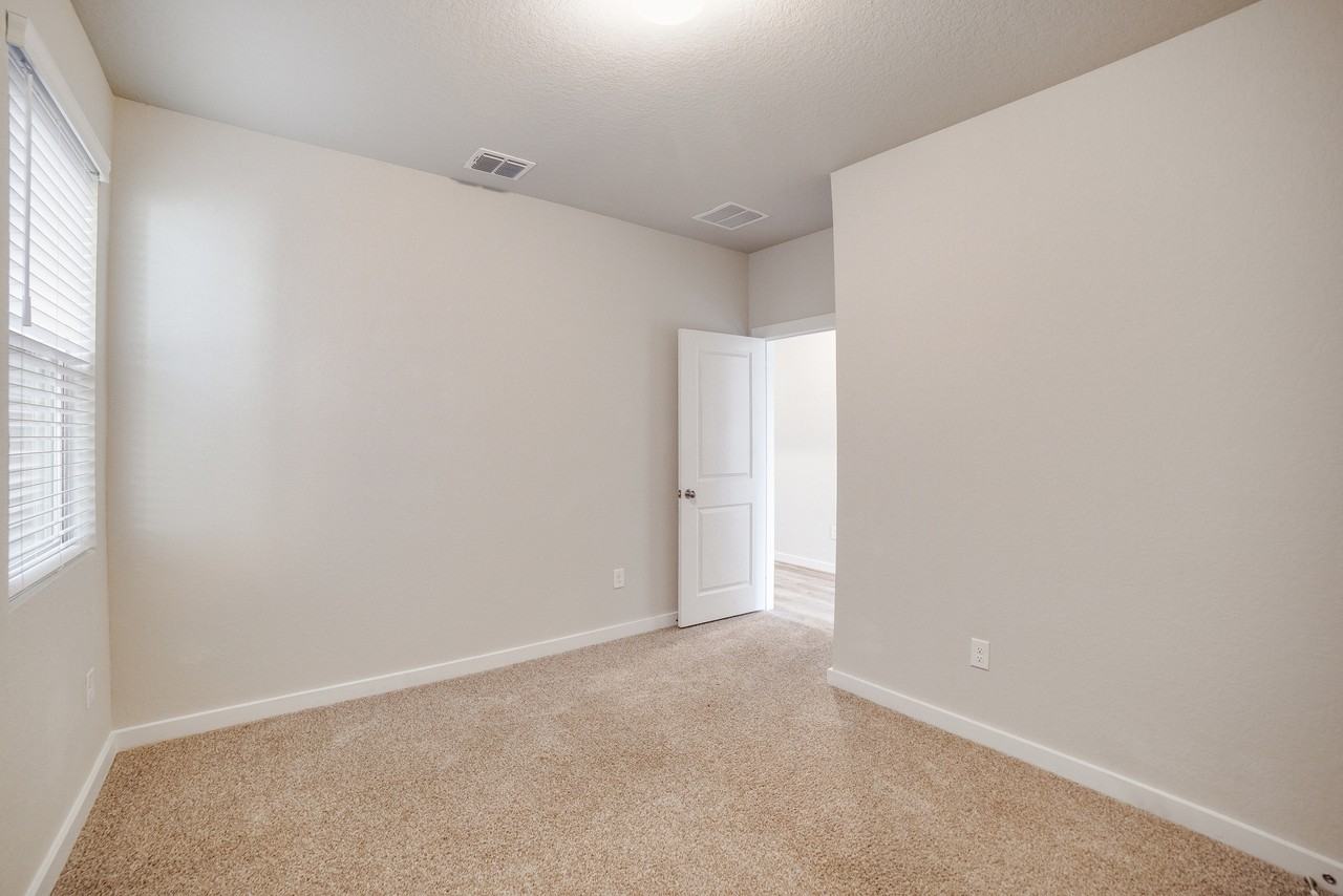 4506 Stark Aly #NA - Photo 6 of 12