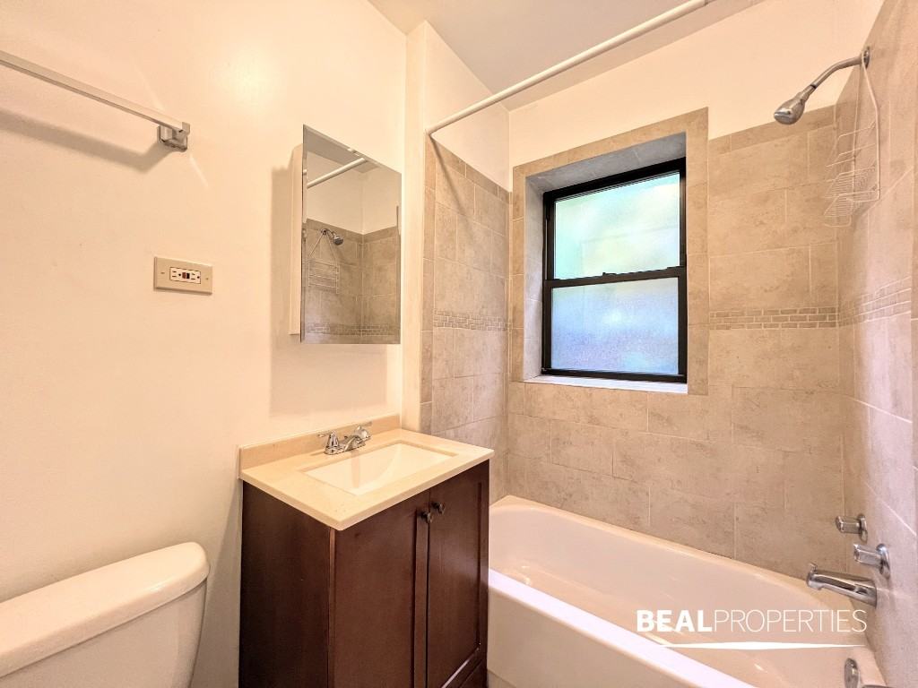 1347 North Dearborn Parkway - Photo 6 of 6