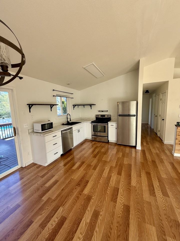 10338 N Hillview Dr - Photo 3 of 14