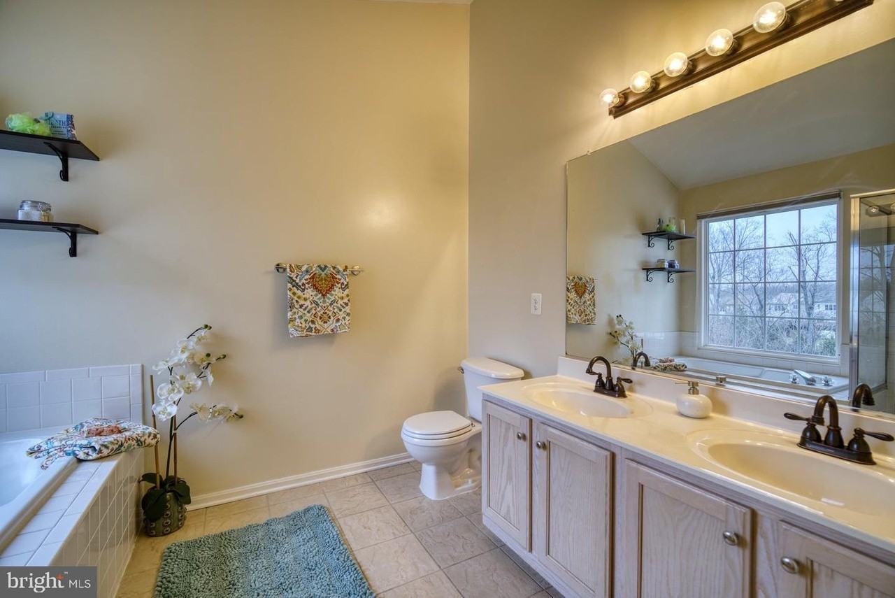 11598 Tolson Pl - Photo 7 of 24