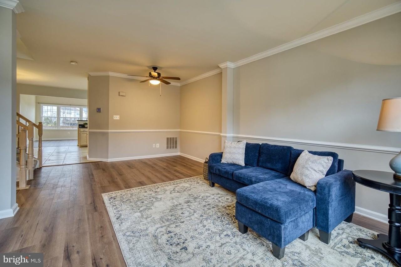 11598 Tolson Pl - Photo 3 of 24