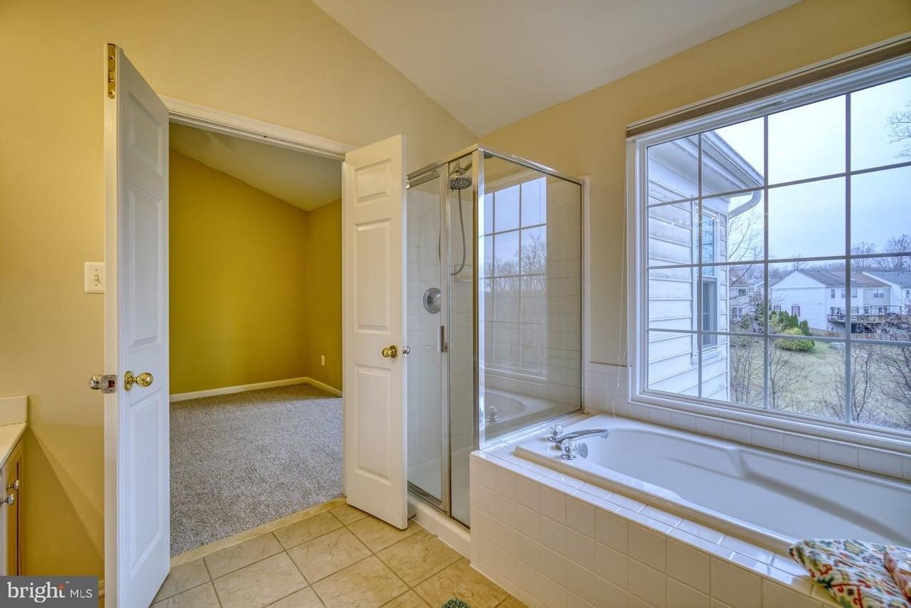 11598 Tolson Pl - Photo 6 of 24