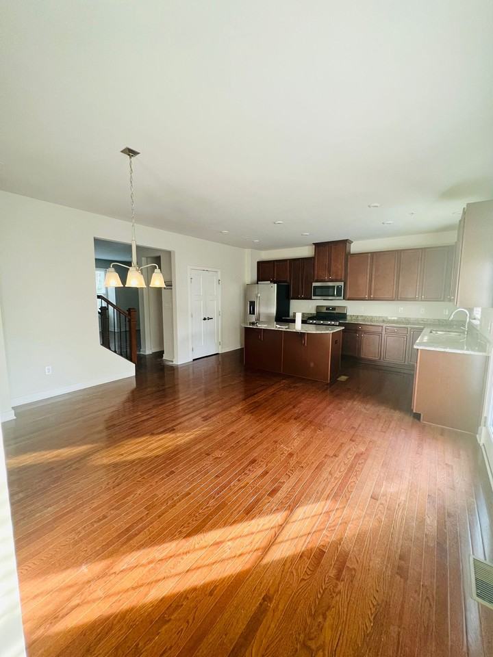 1303 Samuel Dr #1303 - Photo 4 of 12