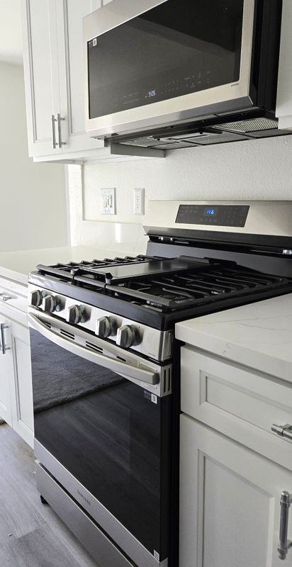 1075 W State St - Photo 5 of 10