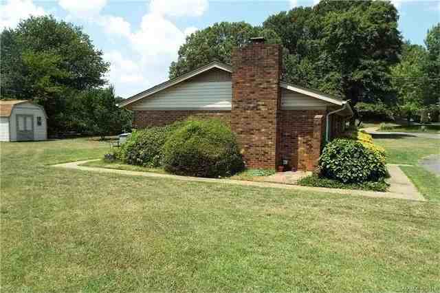 1901 Crandon Dr - Photo 2 of 14