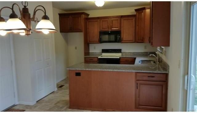 14 Twin Oaks Dr - Photo 3 of 19