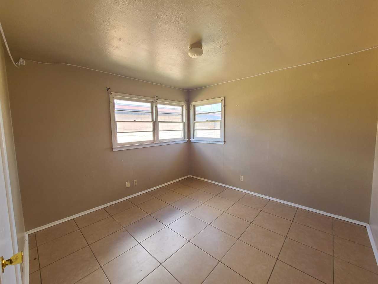 2805 W Louisiana Ave - Photo 2 of 9