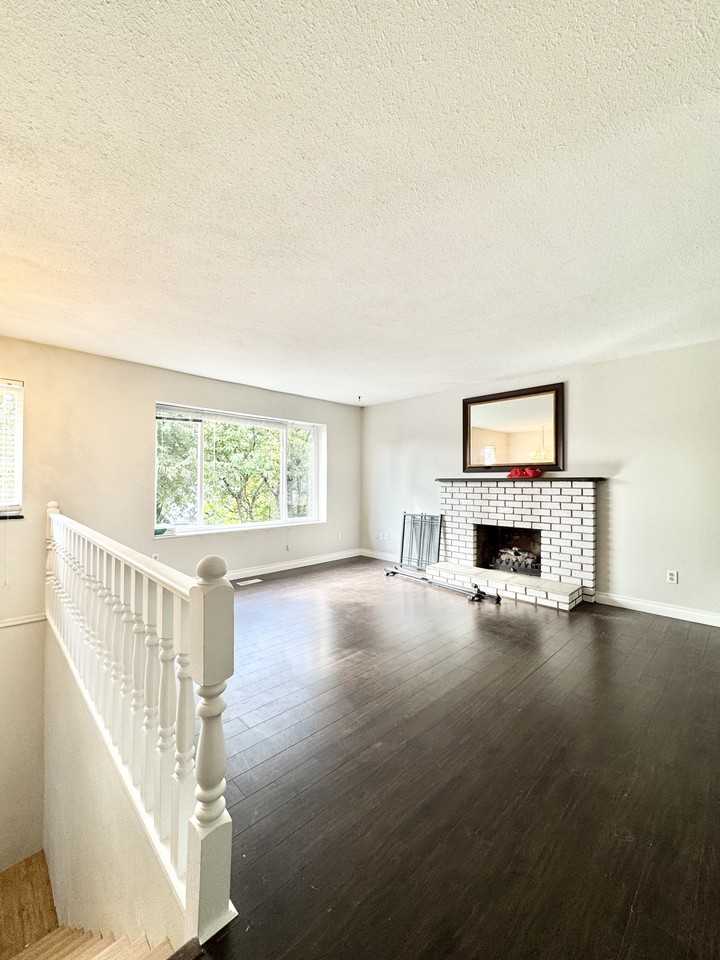 9208 209A Crescent - Photo 2 of 13