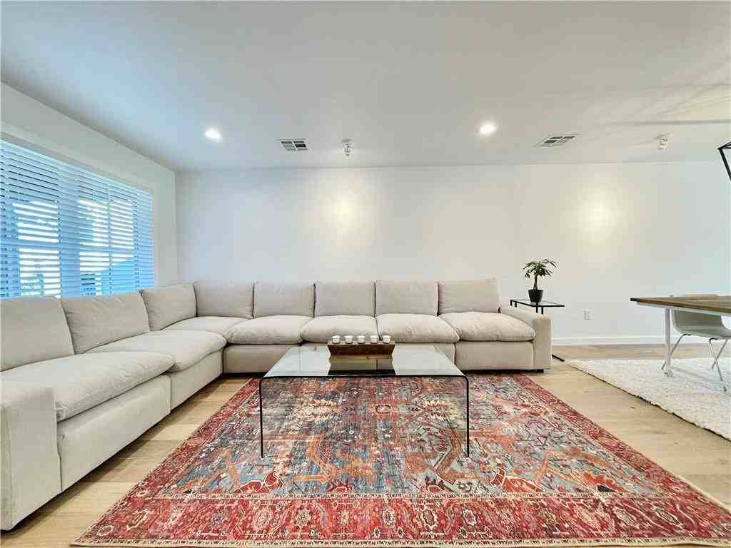 1112 Nw 45th St - Photo 5 of 23