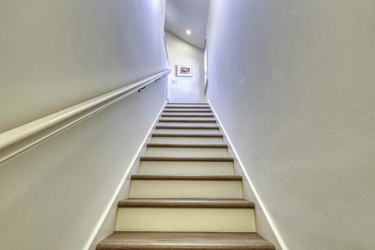 2546 1/2 California St - Photo 4 of 17