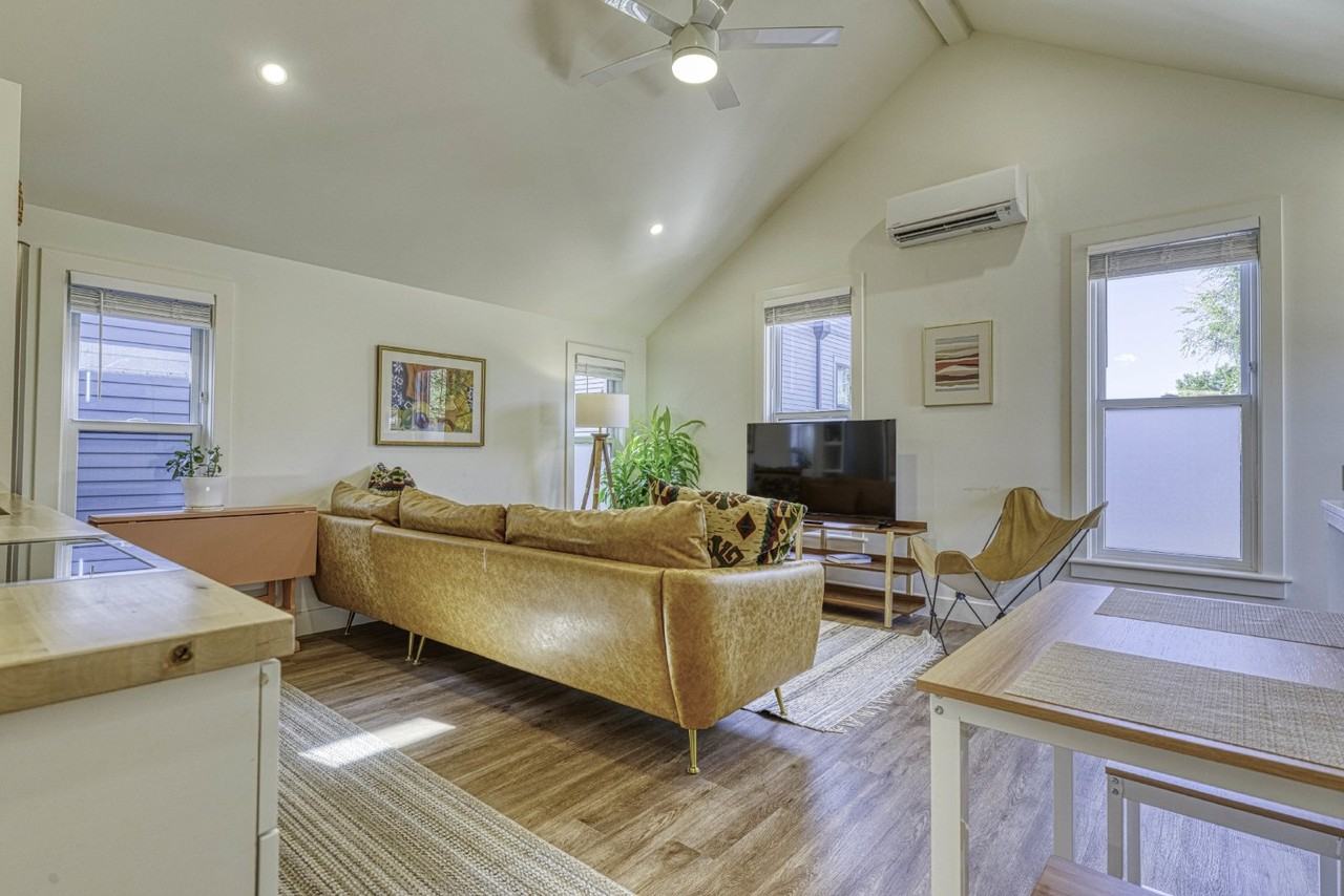 2546 1/2 California St - Photo 5 of 17