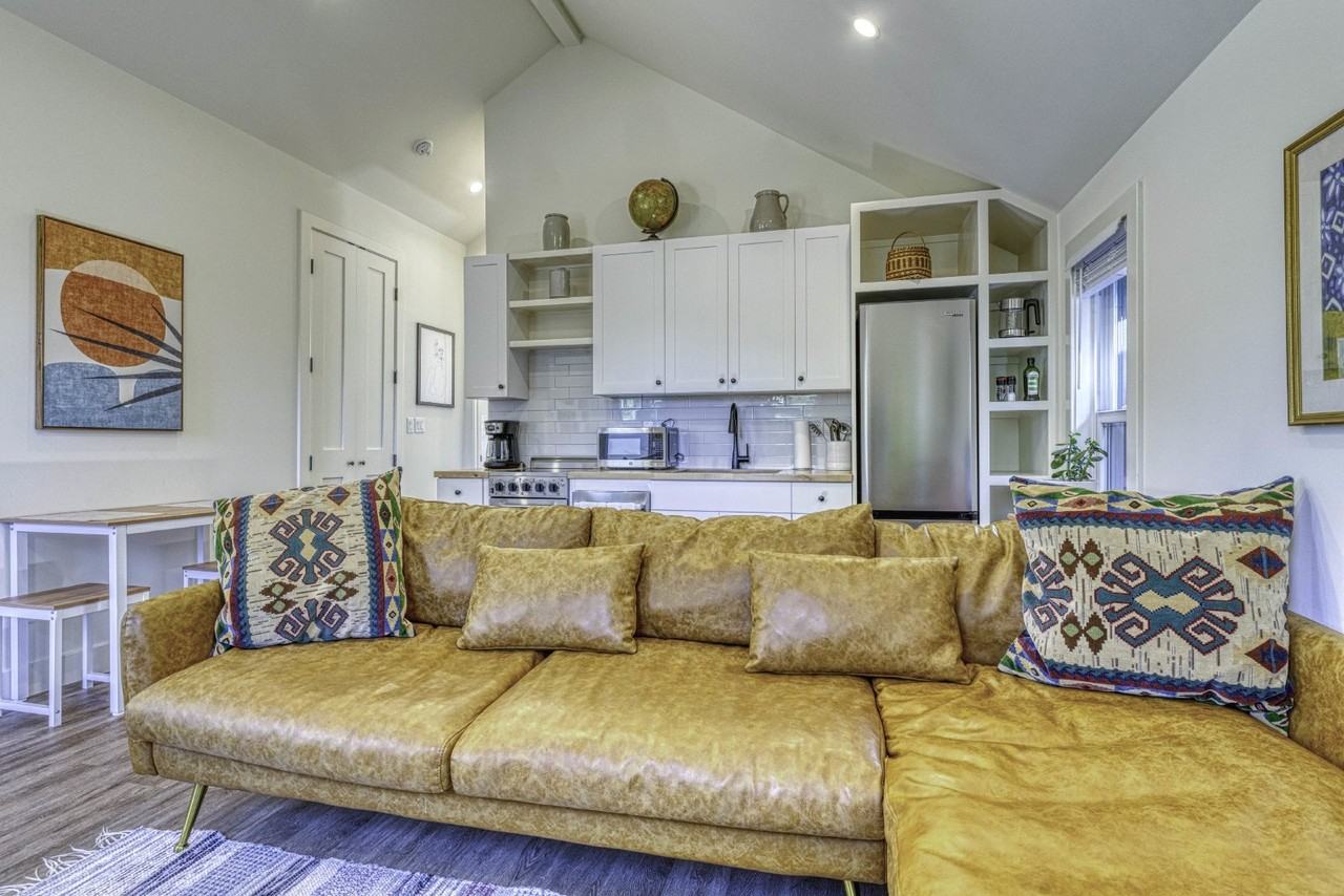 2546 1/2 California St - Photo 6 of 17