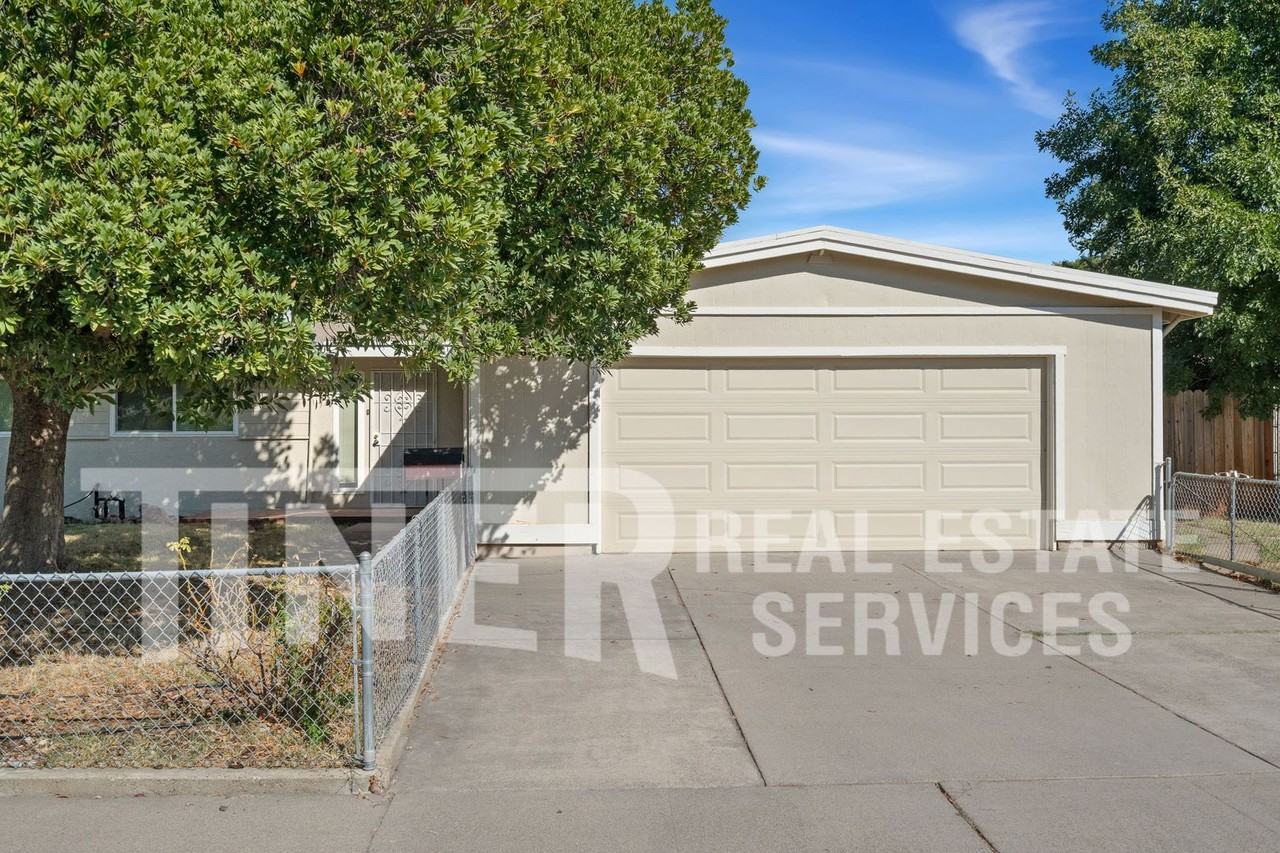 613 Mayfair Dr - Photo 2 of 22