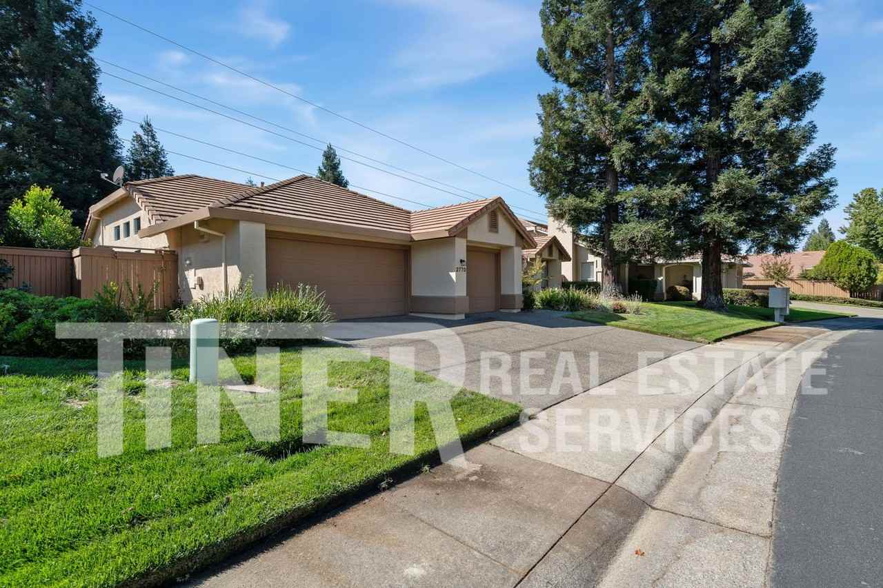 2770 Ashland Dr - Photo 3 of 25