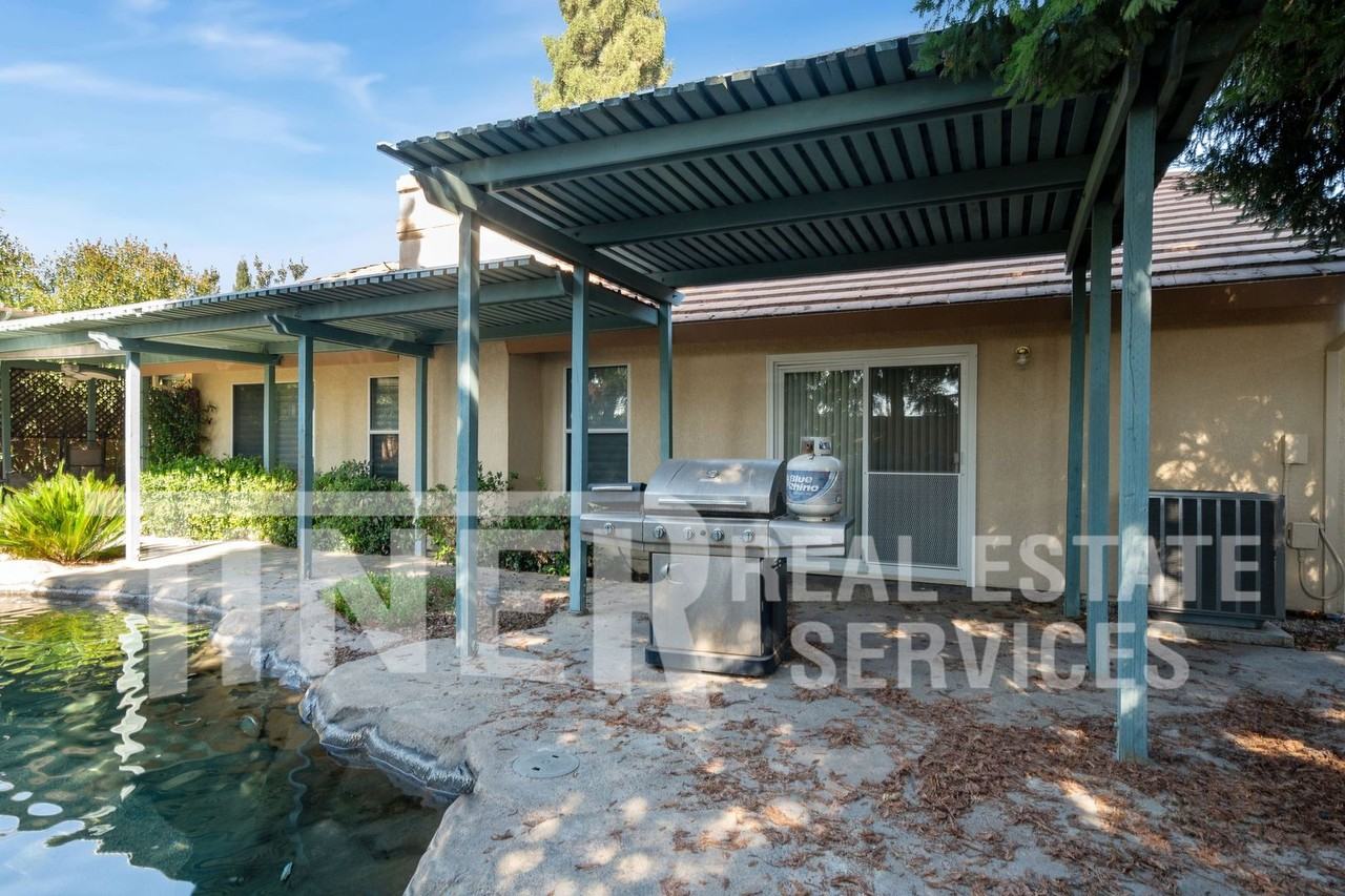 2770 Ashland Dr - Photo 4 of 25