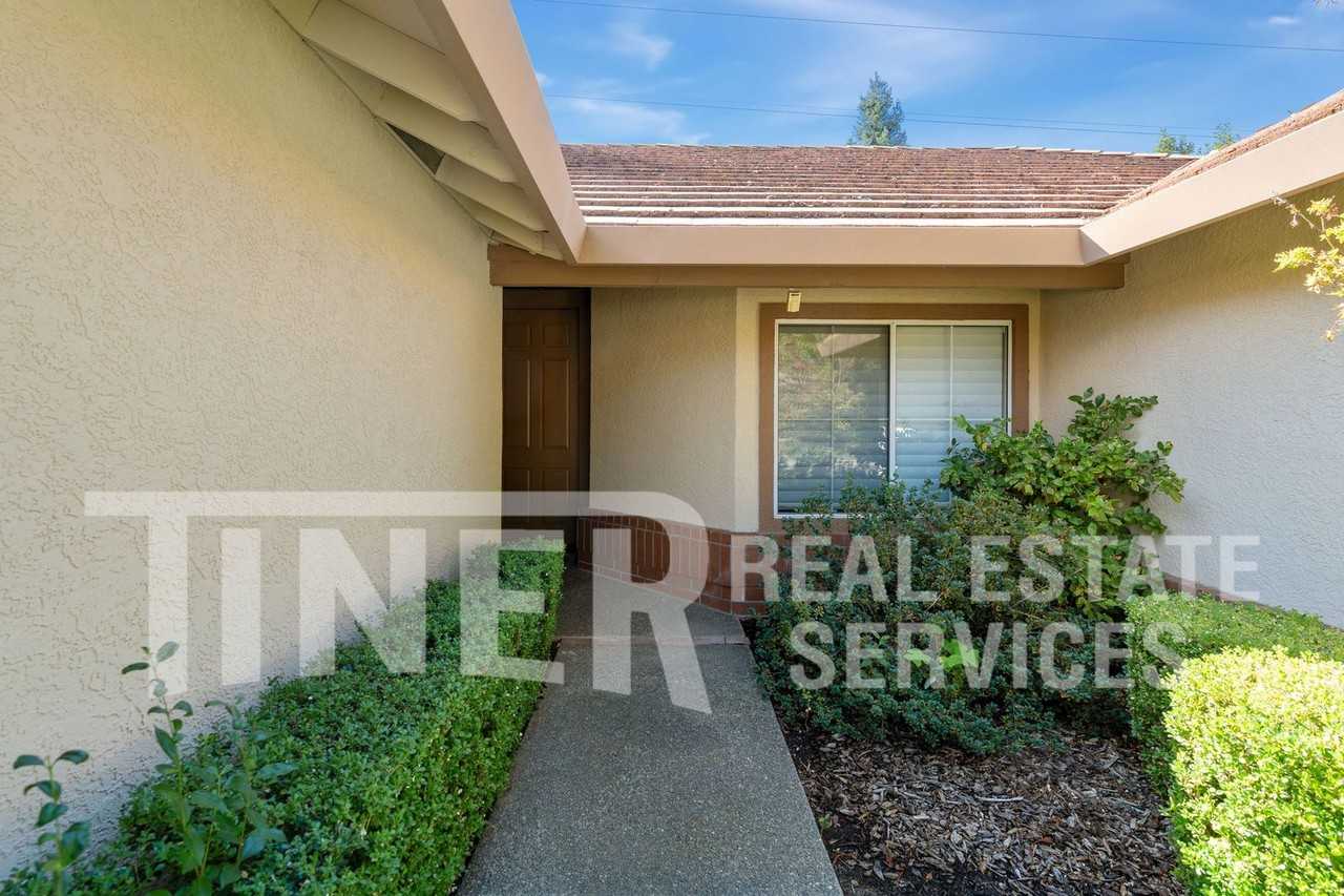 2770 Ashland Dr - Photo 5 of 25