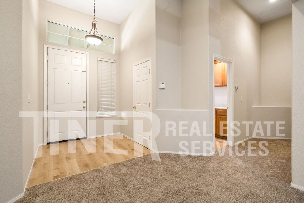 2770 Ashland Dr - Photo 6 of 25