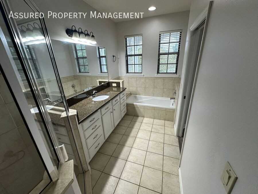 116 E Esther St - Photo 6 of 21