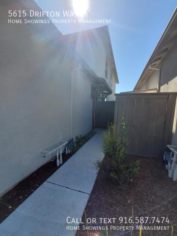 5615 Drifton Way - Photo 3 of 9