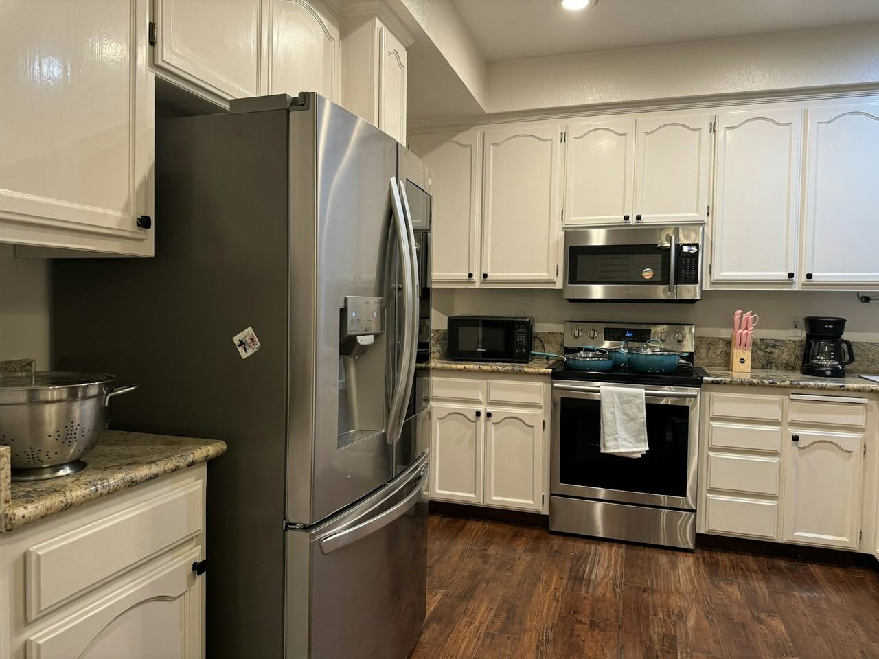 1044 Zumstein Dr - Photo 2 of 22