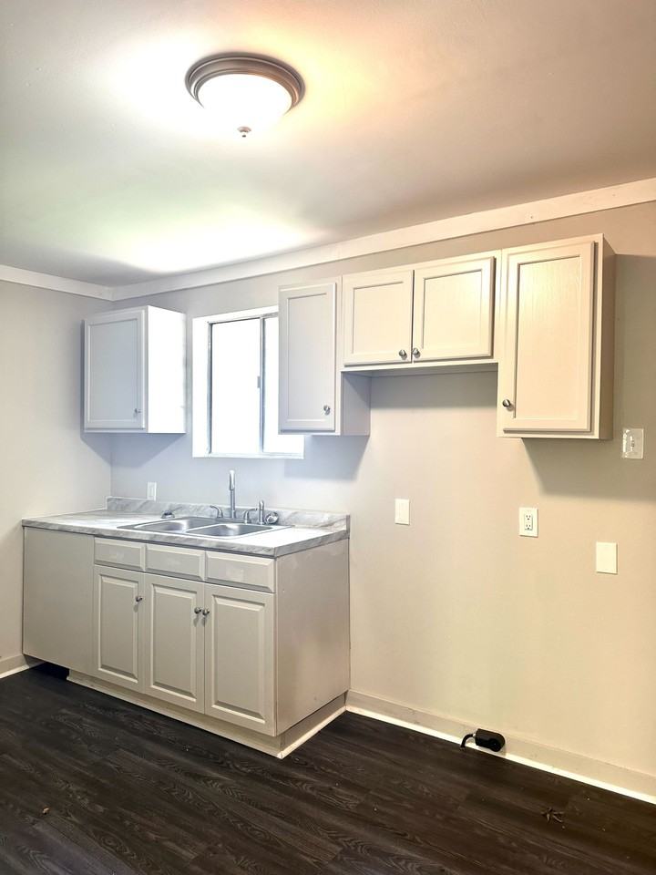 328 54th Street Apt B, Fairfield, AL 35064 - Photo 2 of 17