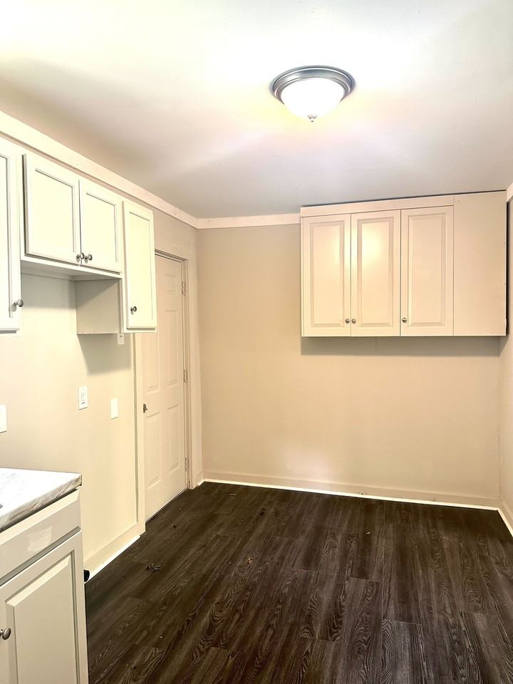 328 54th Street Apt B, Fairfield, AL 35064 - Photo 3 of 17