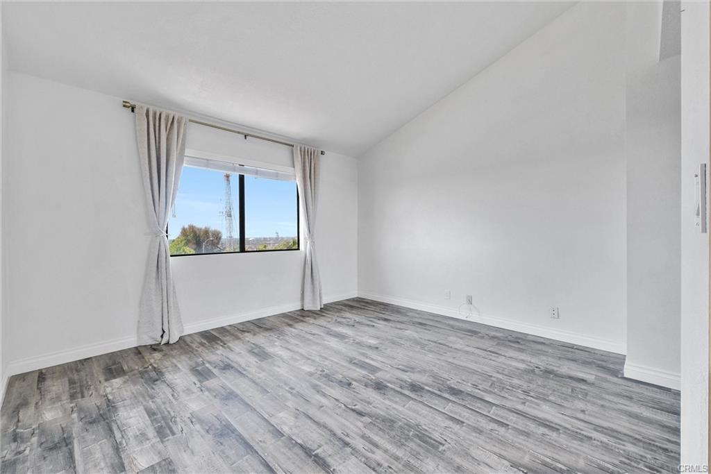 2215 Molino Ave #B - Photo 3 of 8