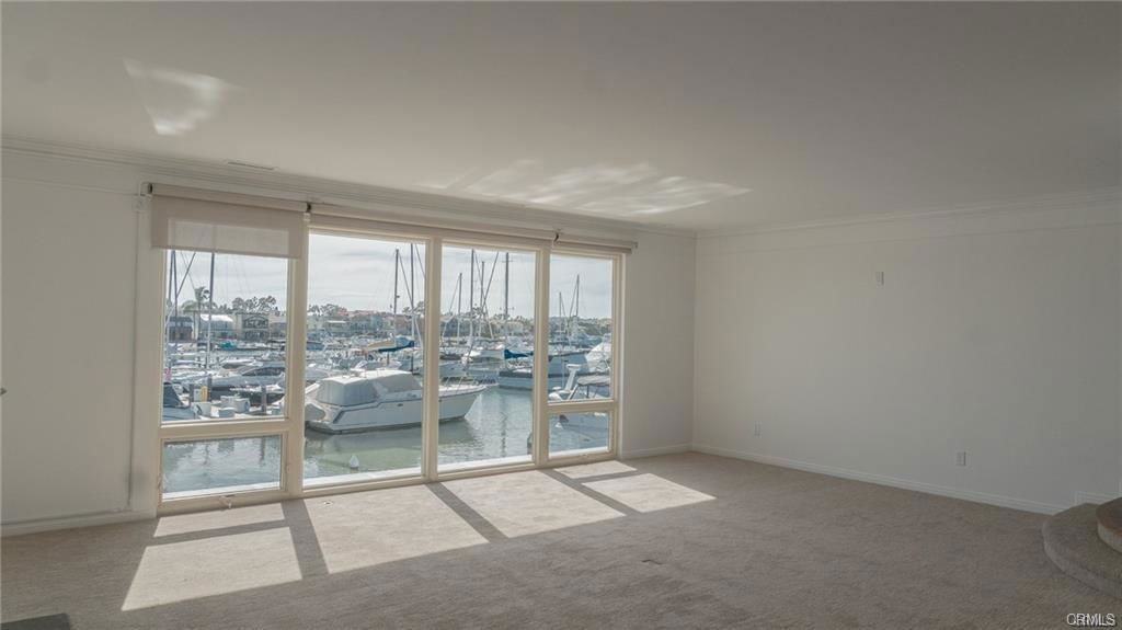 1641 Bayside Dr - Photo 3 of 8