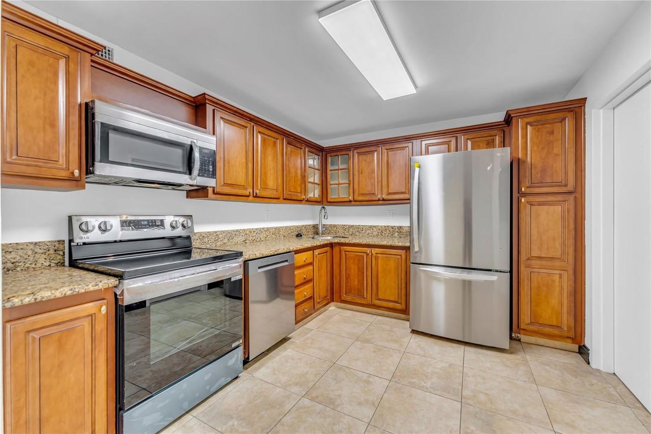 210 Seaview Dr #301 - Photo 2 of 8