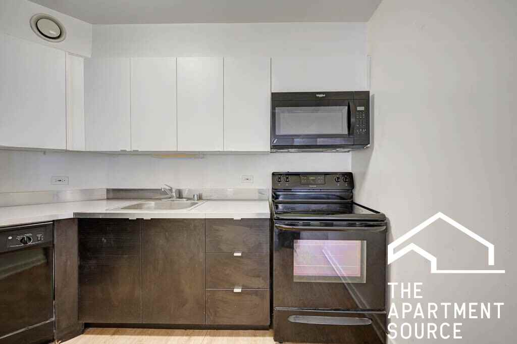 1111 N Dearborn St #1601 - Photo 2 of 15