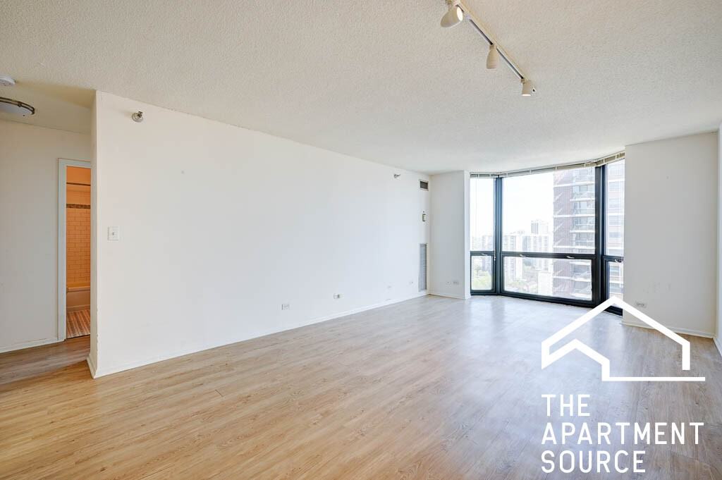 1111 N Dearborn St #1601 - Photo 3 of 15