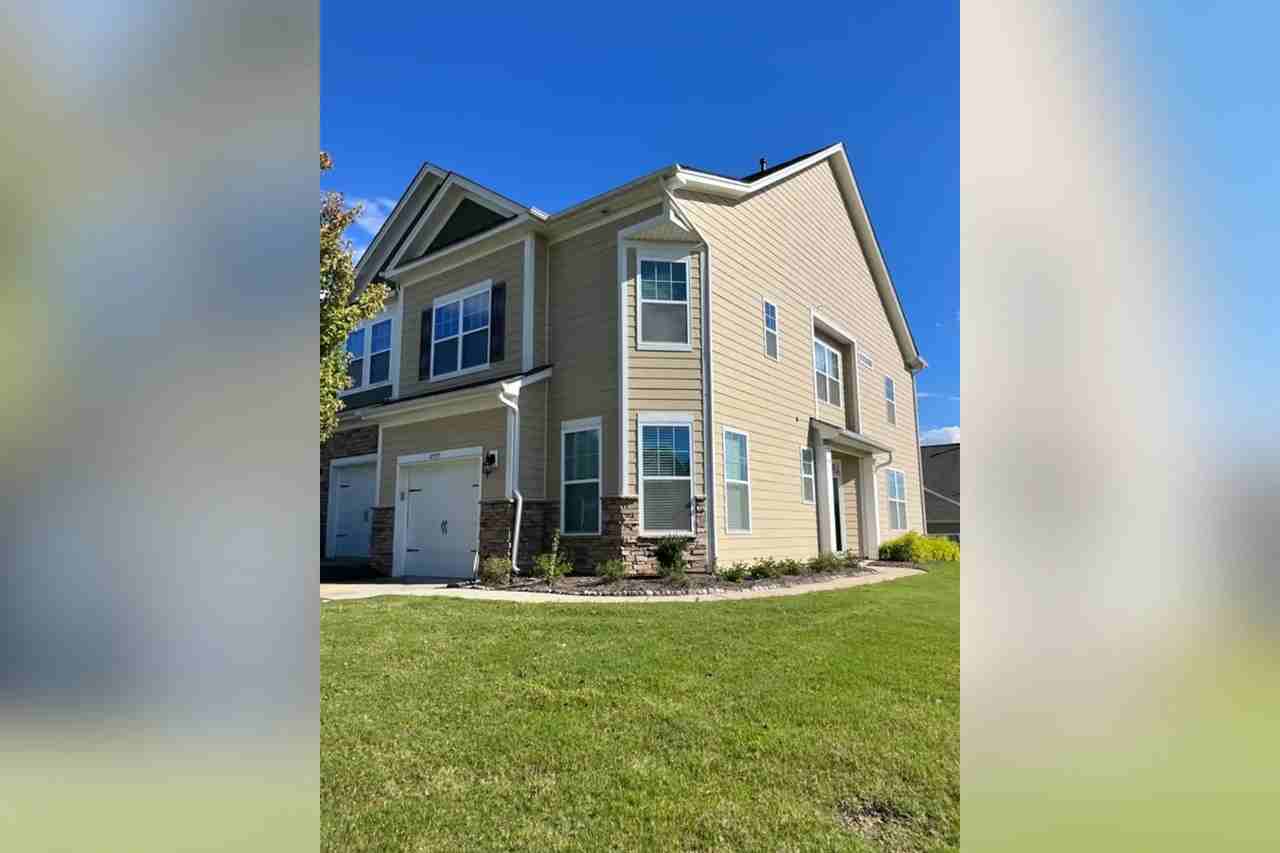 4959 Harris Woods Blvd - Photo 3 of 16