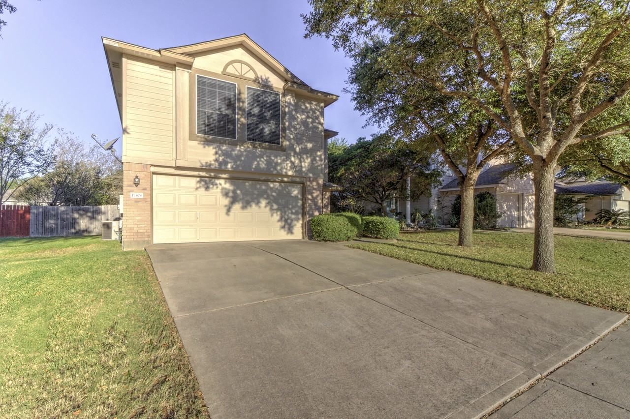 17508 Dell City Dr - Photo 3 of 30